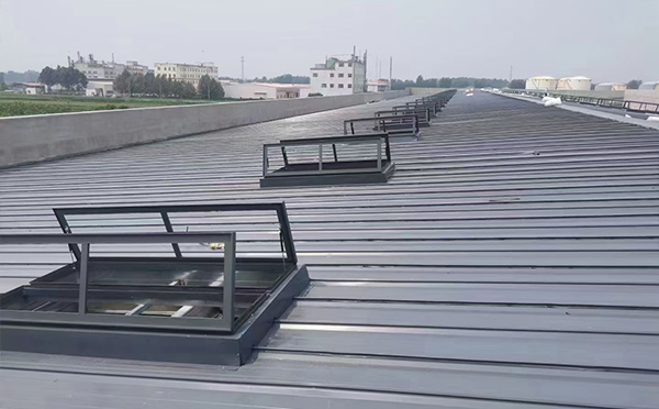 某中学室内体育馆青铜峡排烟窗改造项目