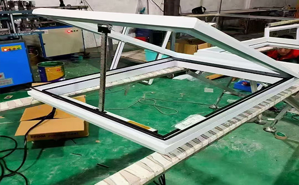 某地下车库出入口青铜峡排烟窗配置工程