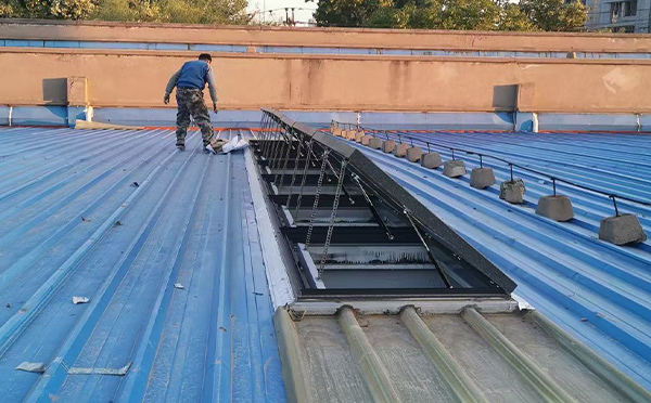 某区域性物流仓储中心青铜峡排烟窗系统安装项目