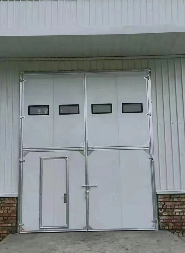 青铜峡工业门在设备装配车间出入口的实施记录